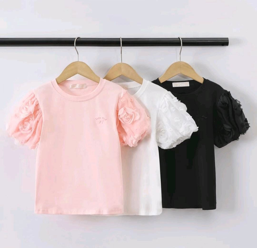 T- shirt manica con rose