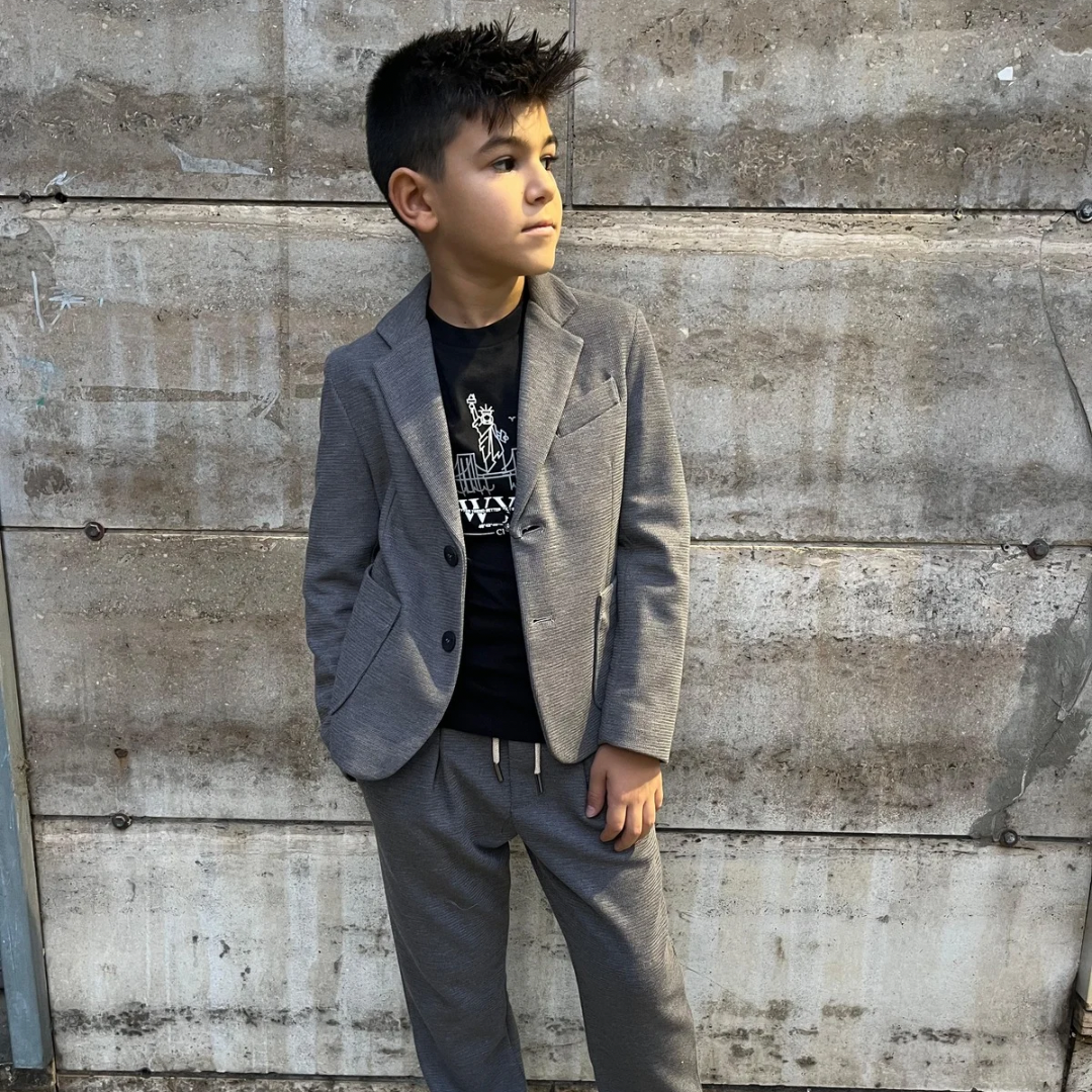 Completo grigio Over D disponibile dalla 3 alla 16 anni