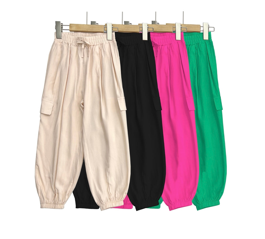 Pantaloni disponibili in fucsia ,beige,verde e nero dalla 4 alla 14 anni