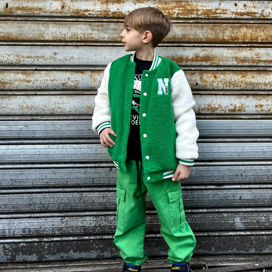 Pantalone verde cargo disponibile dalla 9 alla 30 mesi