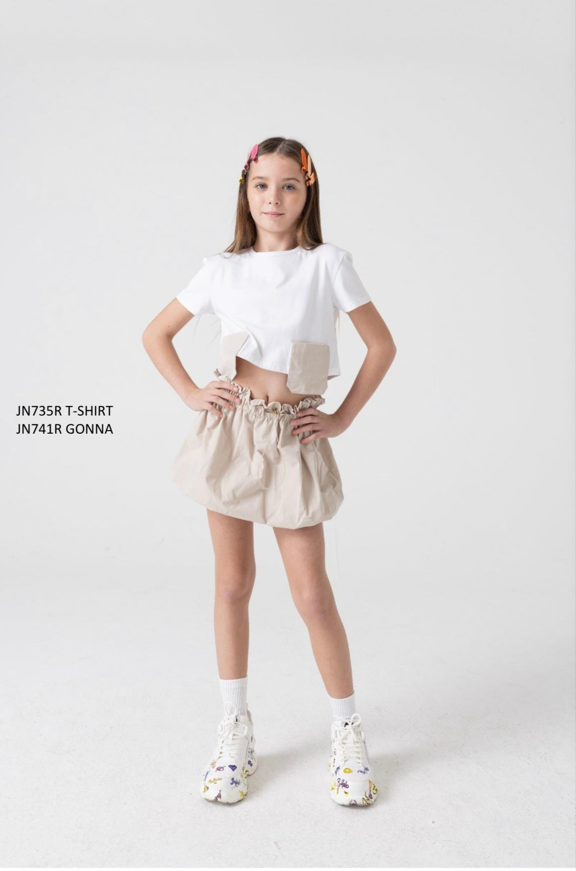 T-shirt con finte tasche sabbia disponibile dalla 8 alla 18 anni
