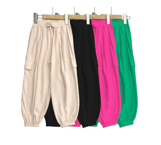 Pantaloni disponibili in fucsia ,beige,verde e nero dalla 4 alla 14 anni