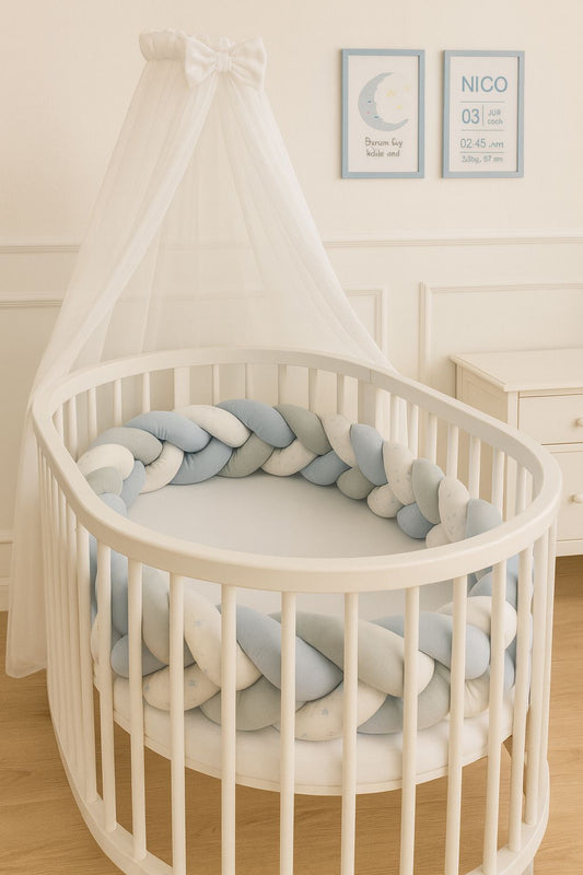 Paracolpi treccia disponibile in celeste e rosa