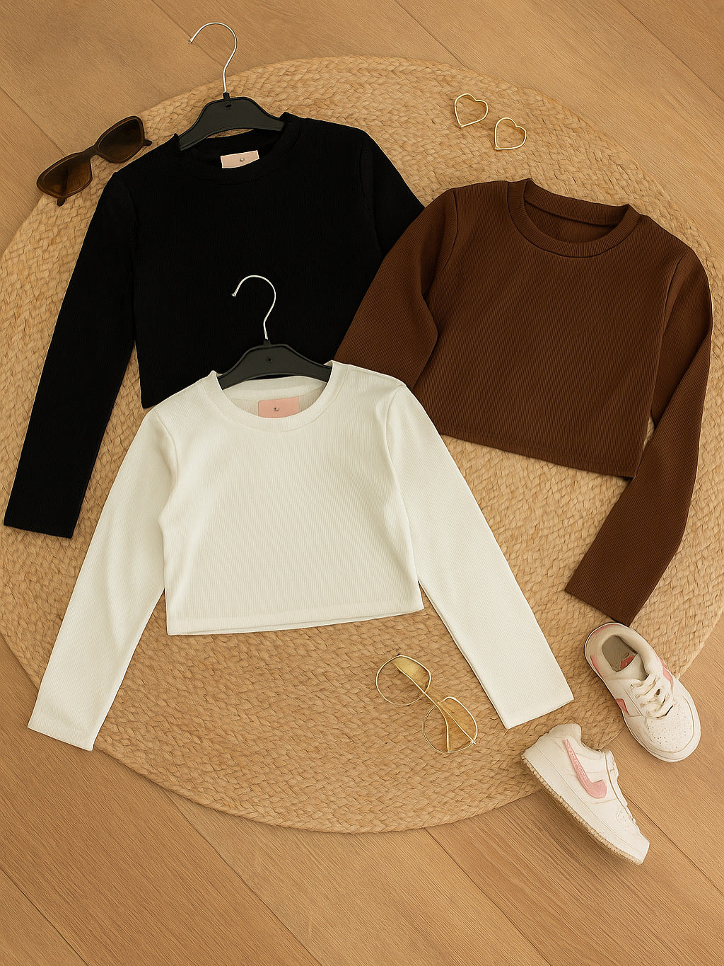 Maglia BASIC CROP disponibile in bianco , nero e marrone