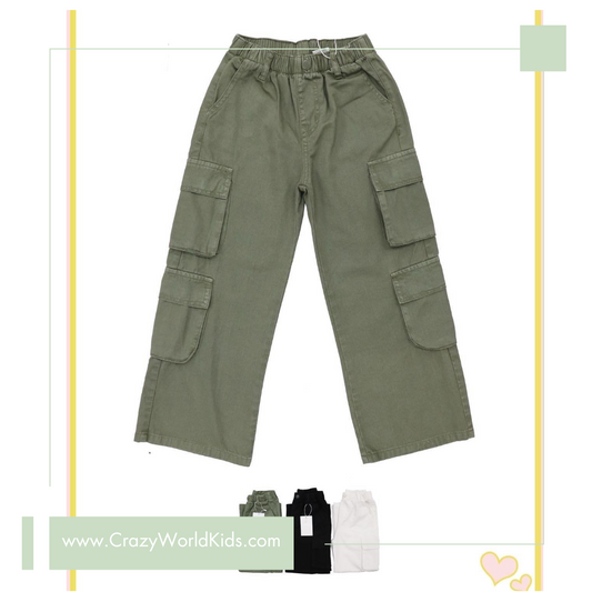 Pantaloni cargo disponibili in nero o verde militare dalla 8 alla 16 anni