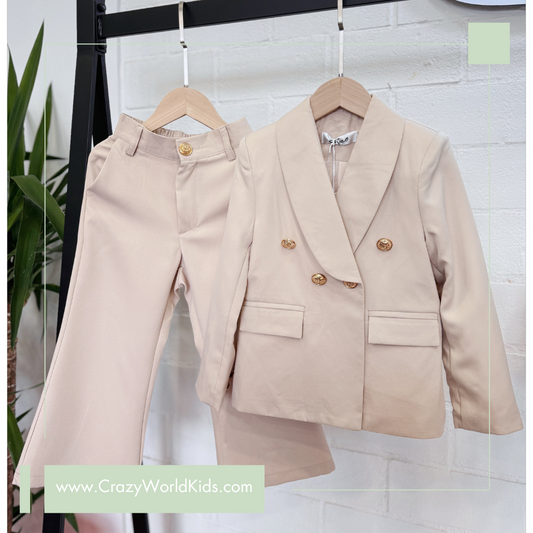 Tailleur disponibile in beige e celeste dalla 4 alla 14 anni