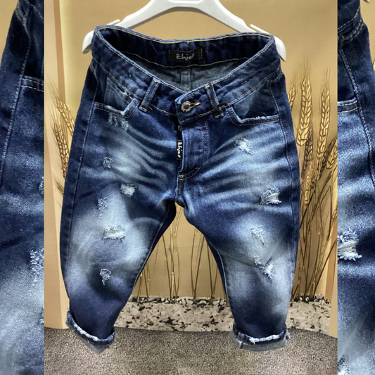 Jeans con strappi disponibile dalla 4 alla 14 anni